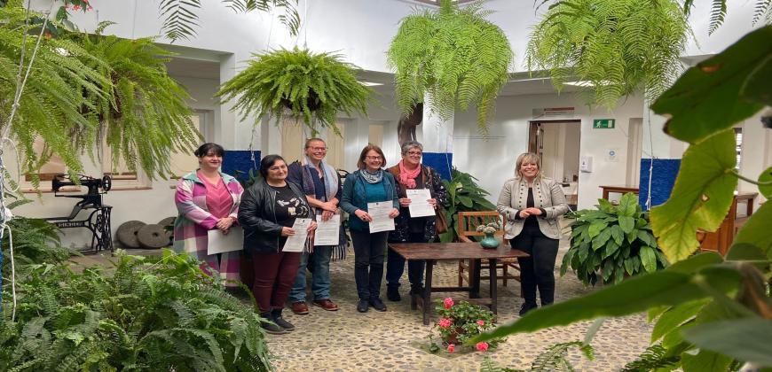 El Cabildo entrega 14 nuevos carnés de artesano de La Palma