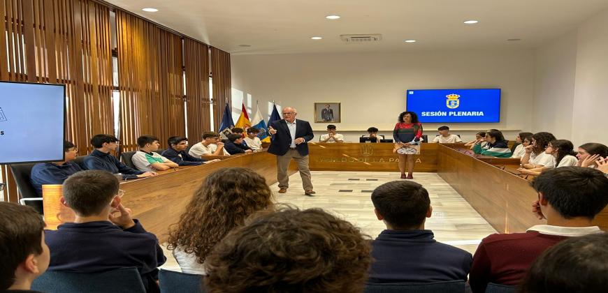 Más de  350 alumnos conocen las instalaciones e historia del Cabildo de La Palma por su 110 aniversario 