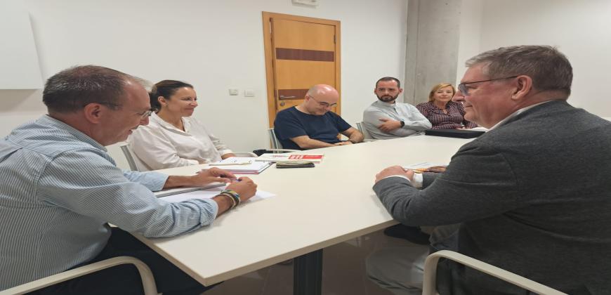 El Cabildo y Cáritas coordinan acciones para seguir dando atención a los afectados por el volcán