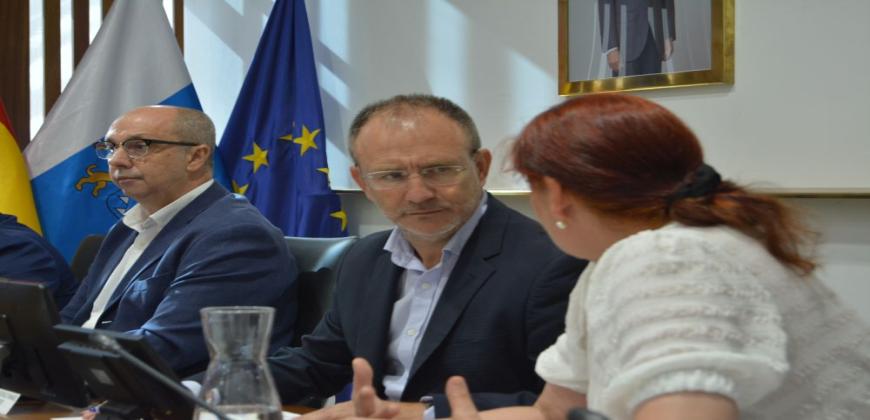 El Cabildo insta a los ayuntamientos a relajar los requisitos para la construcción de viviendas para damnificados