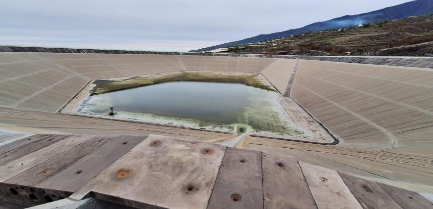 La Balsa de Vicario recibe los primeros caudales de agua provenientes de la red insular de distribución