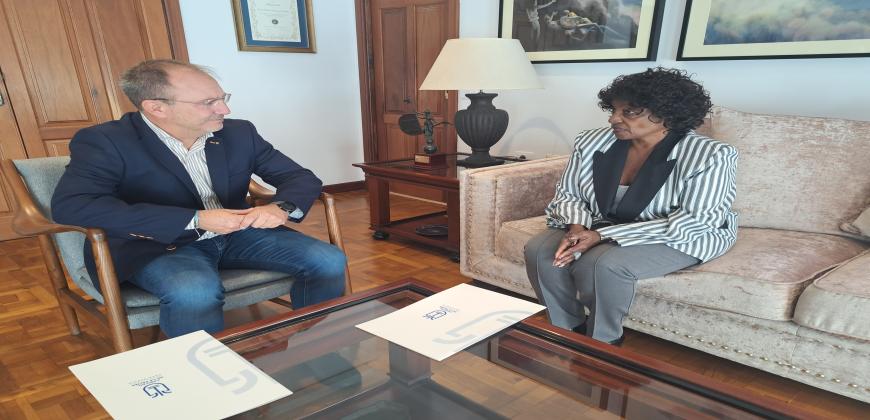 El Cabildo y el Consulado de Cuba trazan una hoja de ruta para potenciar la relación entre el pueblo palmero y cubano