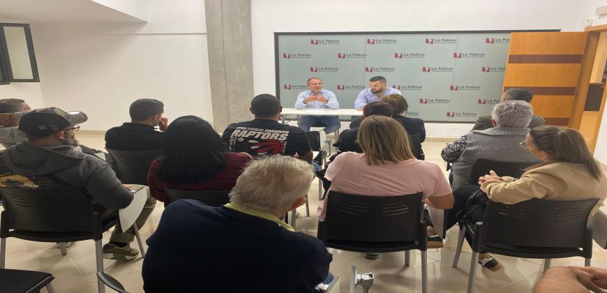 El Cabildo apoya al sector del transporte de mercancías y reitera la necesidad de recuperar los servicios que prestan las navieras