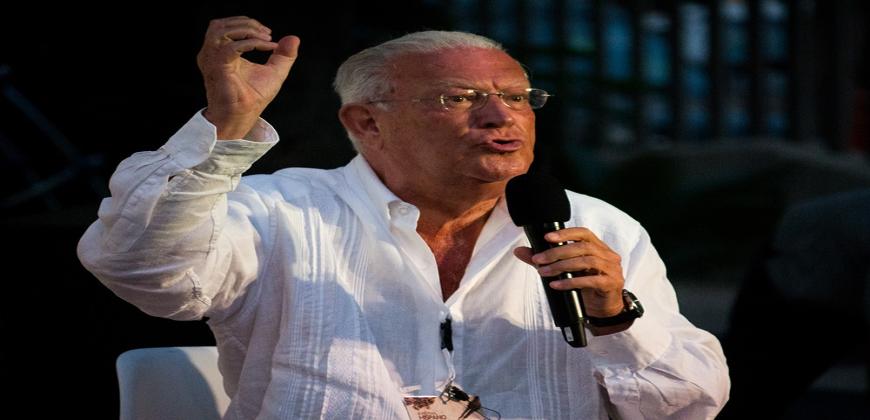 El grupo de gobierno propone a Juan Jesús Armas Marcelo a los Premios Canarias 2025