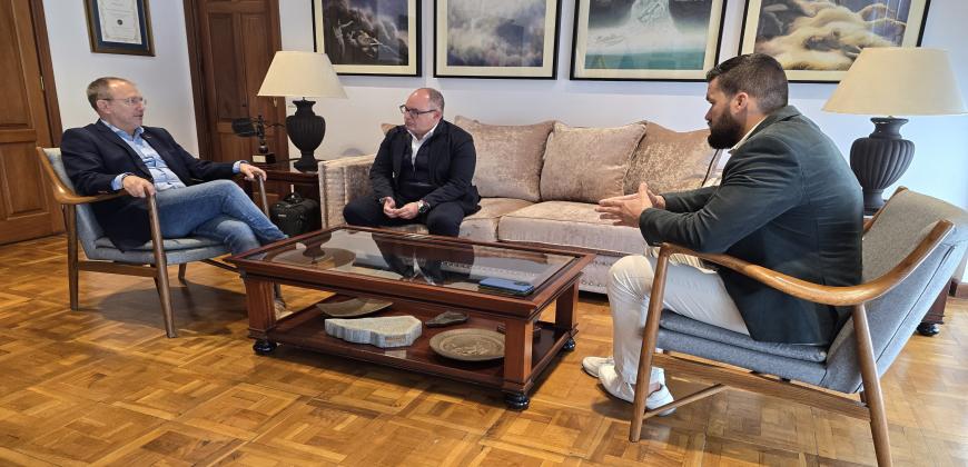 Cabildo y Naviera Armas buscan fórmulas para mejorar los servicios que se prestan con la Isla