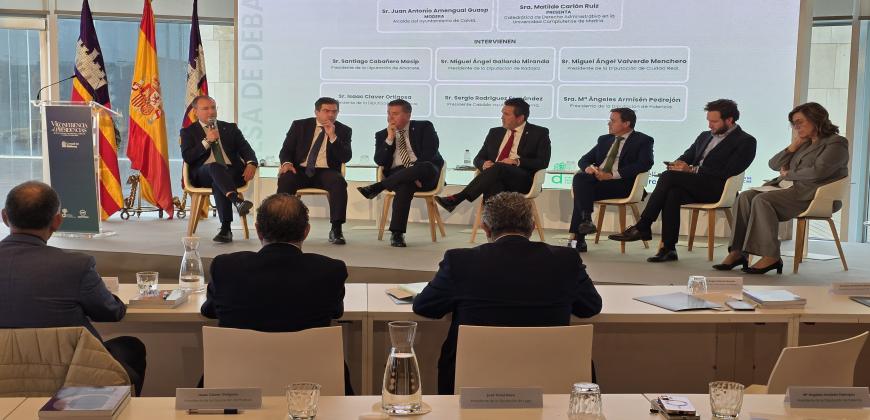 Sergio Rodríguez traslada a la Conferencia de Presidencias de Diputaciones el trabajo de seguridad desarrollado en la Isla 