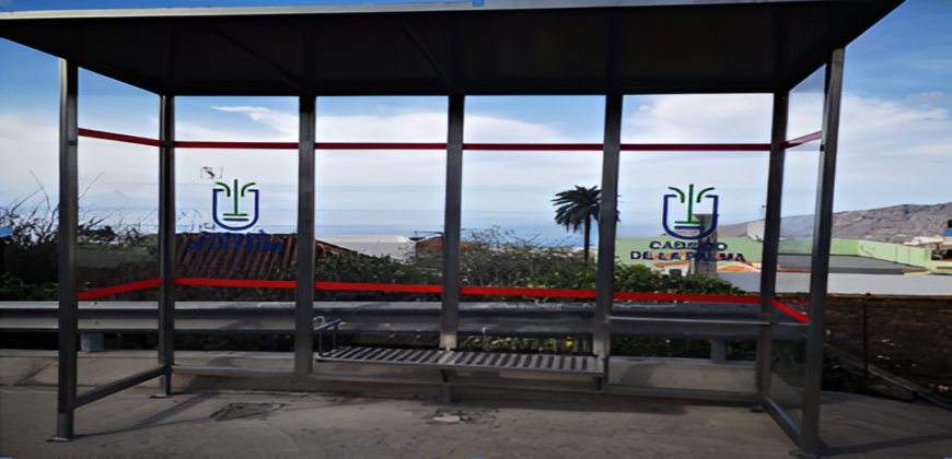 El Cabildo invierte 73.000 euros en la adquisición y colocación de diez marquesinas para el transporte público 