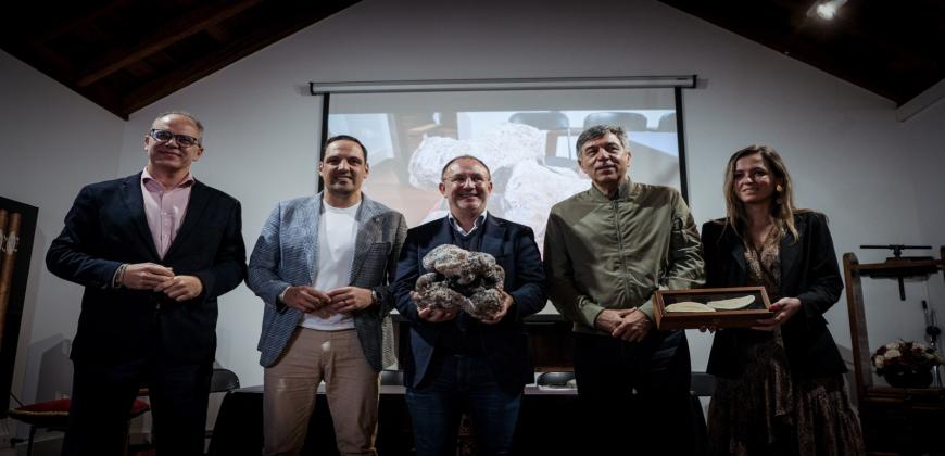 Ámbar gris presentado en Breña Alta.