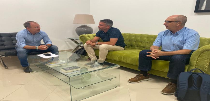 El presidente, Sergio Rodríguez, junto al consejero de Aguas, Juan Ramón Felipe, y el gerente del Consejo Insular de Aguas, Javier Peña.