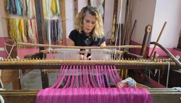 Los Premios Insulares reconocen a Las Hilanderas de El Paso por salvaguardar la labor manual de la seda